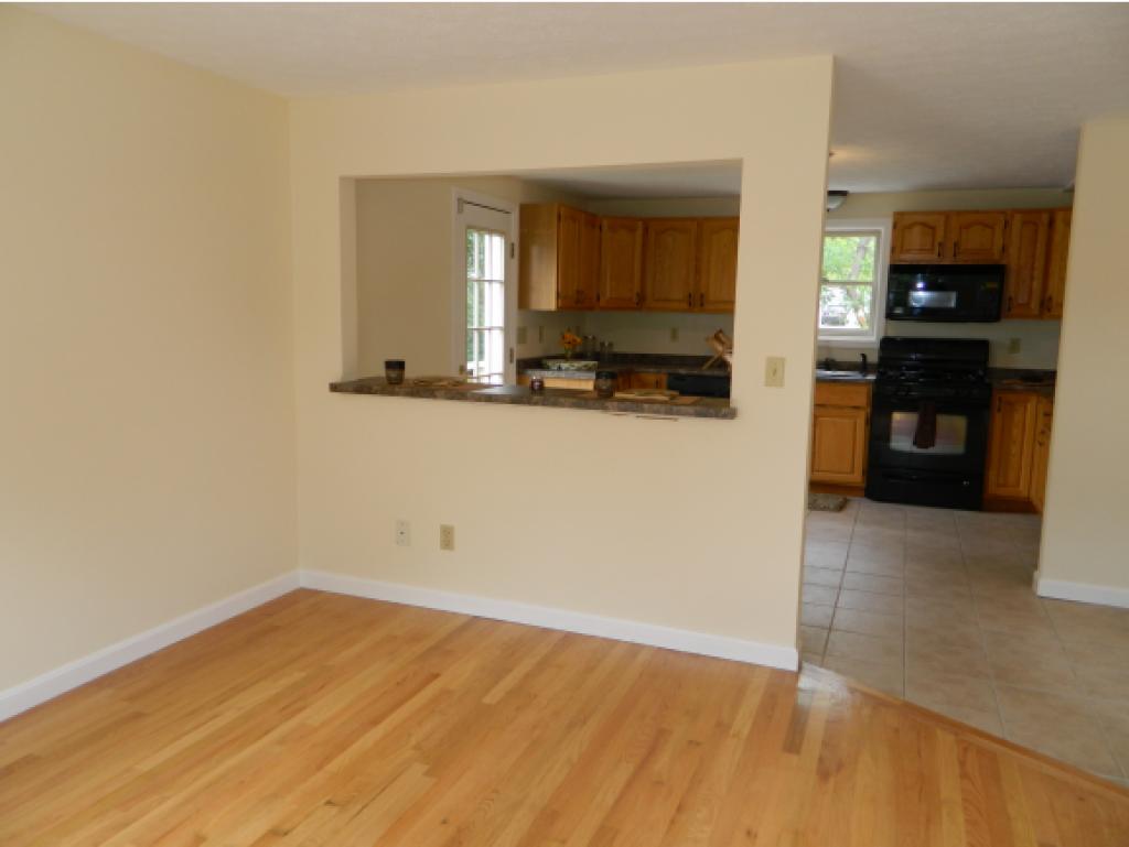60 Ruth Avenue Manchester, NH 03109 - Photo 10 of 28
