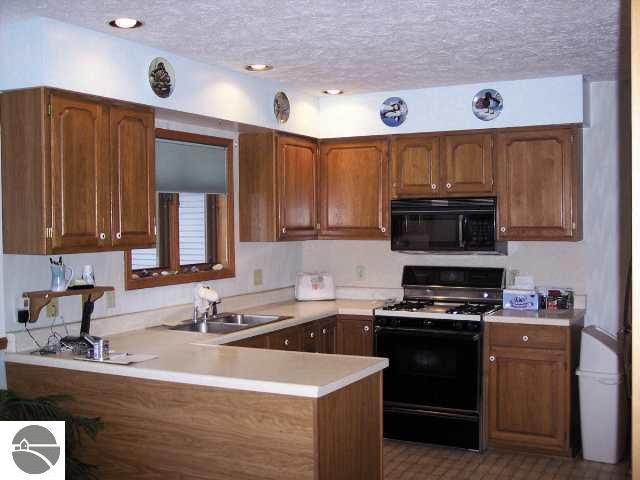 1905 South Norvick Road Suttons Bay, MI 49682 - Photo 4 of 7 1642490-3.JPG