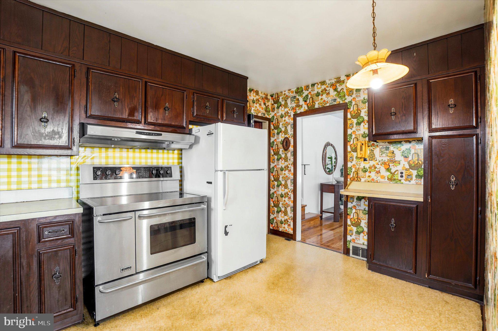 400 Rittenhouse Circle Havertown, PA 19083 - Photo 8 of 26