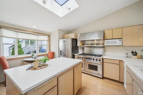 $2,050,000 | 121 Red Hill Circle, Tiburon, CA 94920