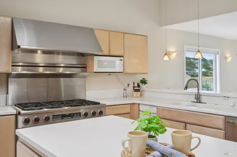 $2,050,000 | 121 Red Hill Circle, Tiburon, CA 94920
