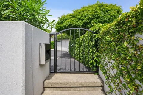 $2,050,000 | 121 Red Hill Circle, Tiburon, CA 94920