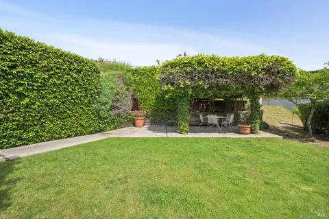 $2,050,000 | 121 Red Hill Circle, Tiburon, CA 94920