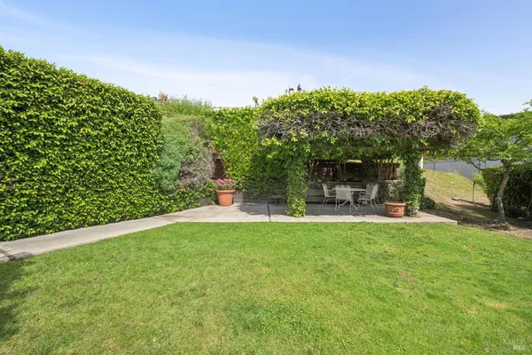 $2,050,000 | 121 Red Hill Circle, Belvedere Tiburon, CA 94920