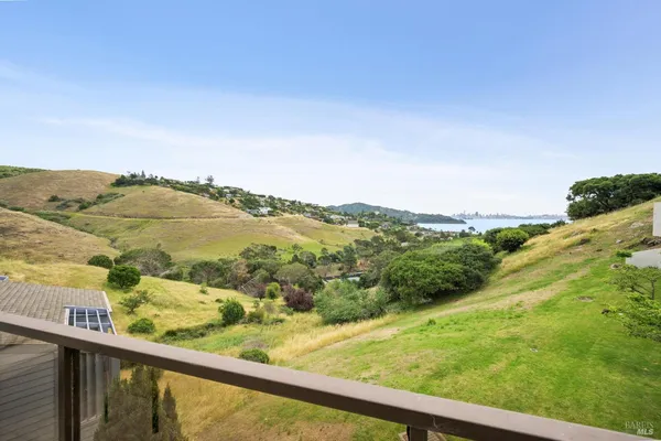 $2,050,000 | 121 Red Hill Circle, Belvedere Tiburon, CA 94920