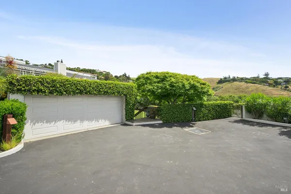 $2,050,000 | 121 Red Hill Circle, Belvedere Tiburon, CA 94920