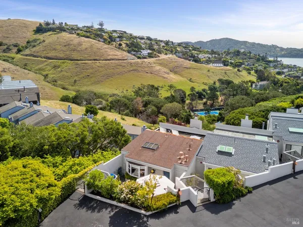 $2,050,000 | 121 Red Hill Circle, Belvedere Tiburon, CA 94920