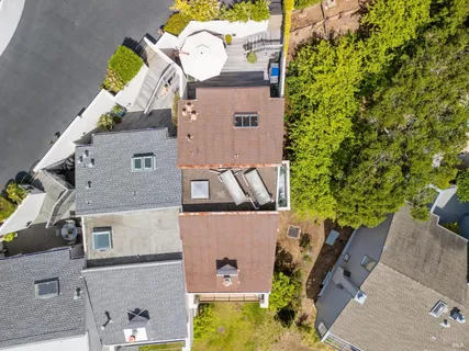 $2,050,000 | 121 Red Hill Circle, Tiburon, CA 94920