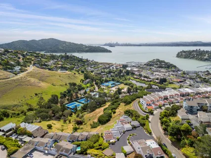 $2,050,000 | 121 Red Hill Circle, Tiburon, CA 94920