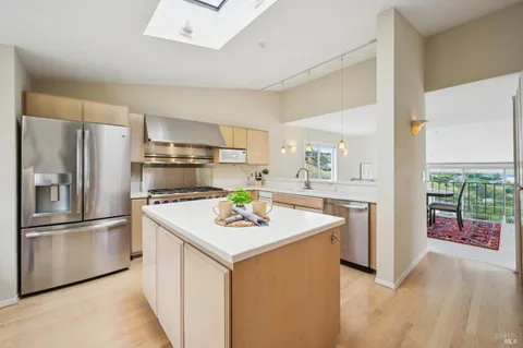 $2,050,000 | 121 Red Hill Circle, Tiburon, CA 94920