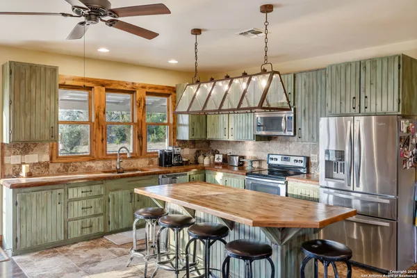 $785,000 | 232 Stoneleigh Road, Center Point, TX 78010