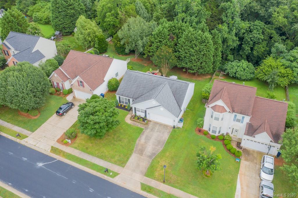 823 Clearbrook Road Matthews, NC 28105 - Photo 5 of 38