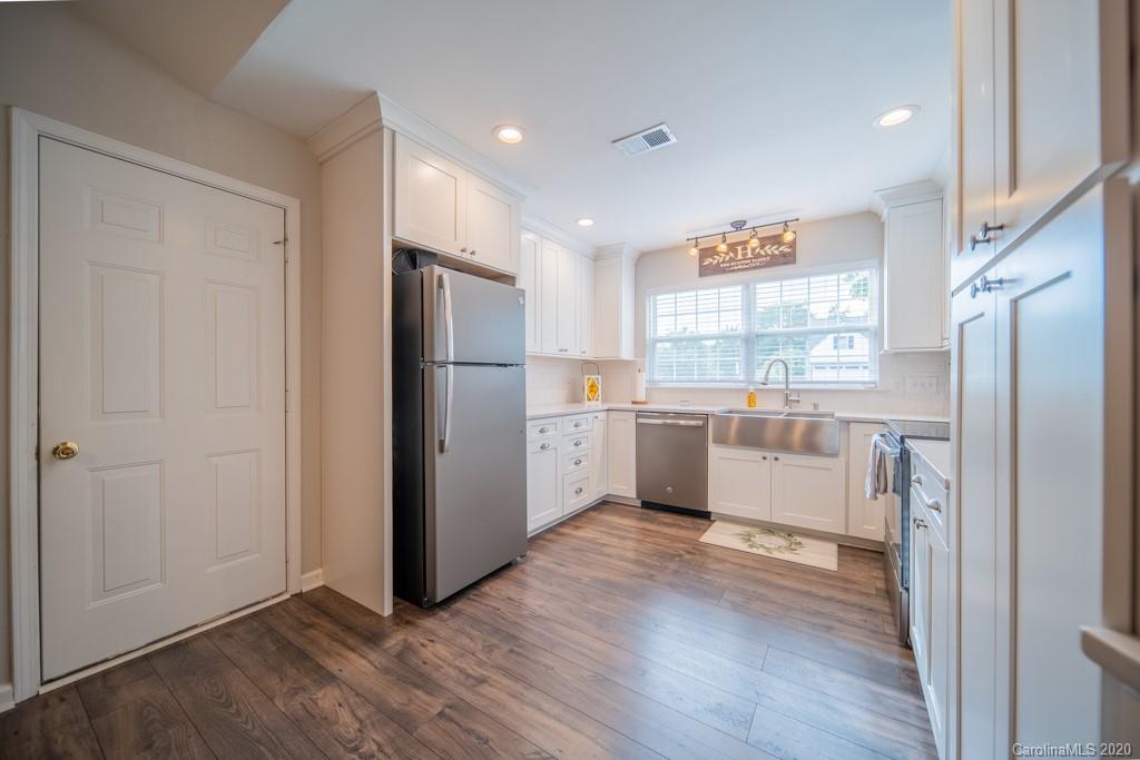 823 Clearbrook Road Matthews, NC 28105 - Photo 8 of 38