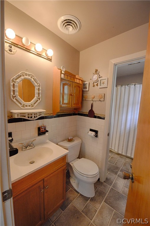 7706 Anoka Road Henrico, VA 23229 - Photo 13 of 26 Updated Master bath with vinyl floor.