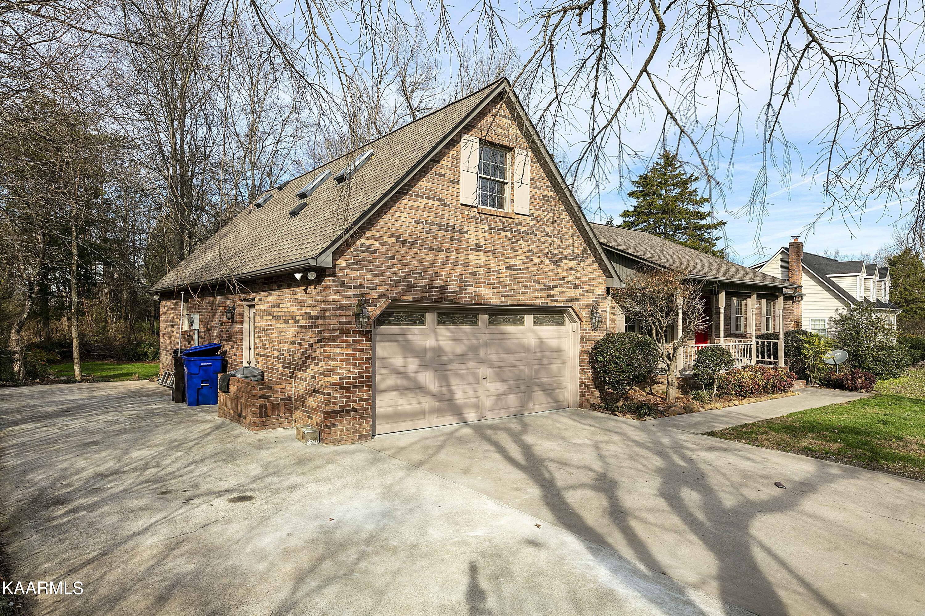 129 Chestnut Hill Road Oak Ridge, TN 37830 - Photo 2 of 27 1L9A0764