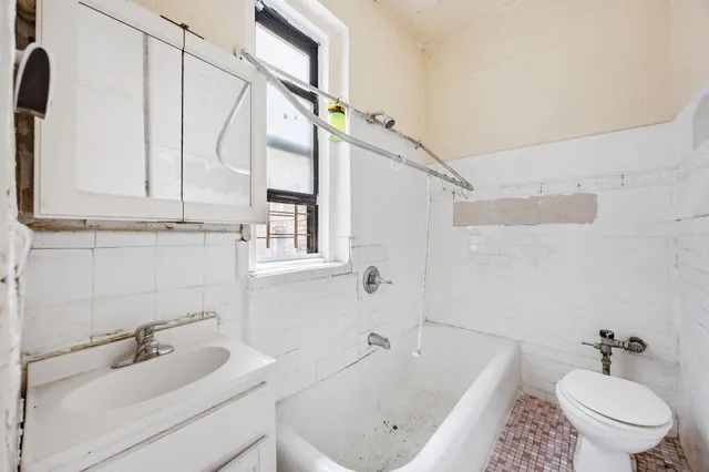 $390,000 | 961 Washington Avenue, Unit 1H | Crown Heights