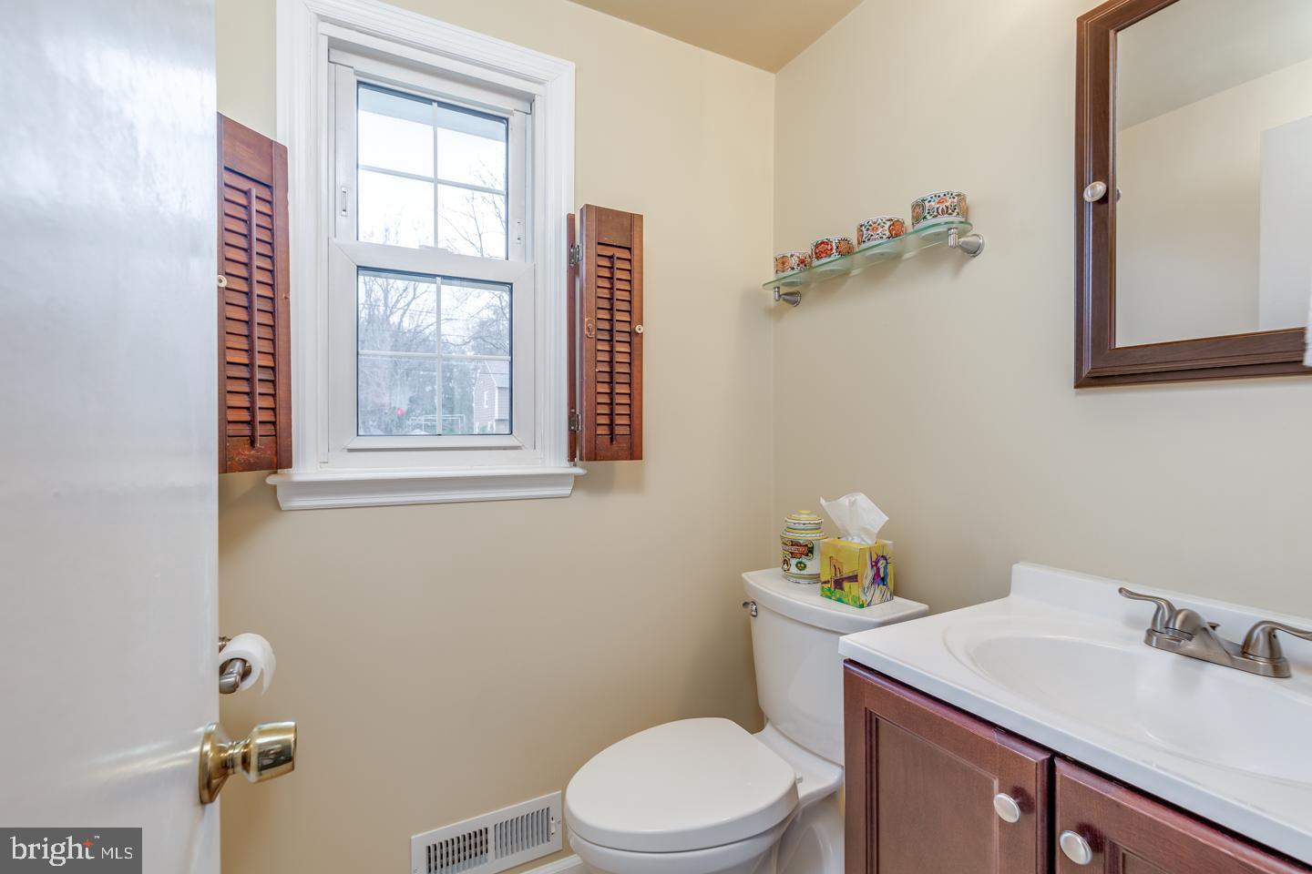 113 Pearl Croft Road Cherry Hill, NJ 08034 - Photo 20 of 38 Powder Room