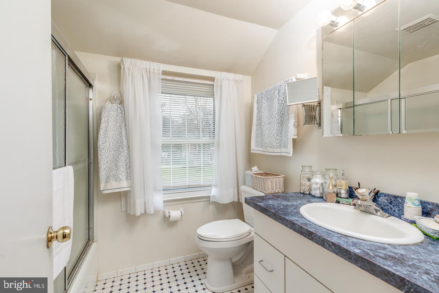 113 Pearl Croft Road Cherry Hill, NJ 08034 - Photo 28 of 38 Hall Bath