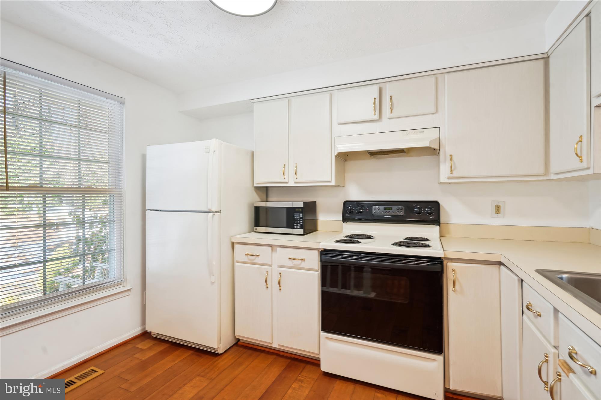 1919 Belmont Ridge Court Reston, VA 20191 - Photo 3 of 17
