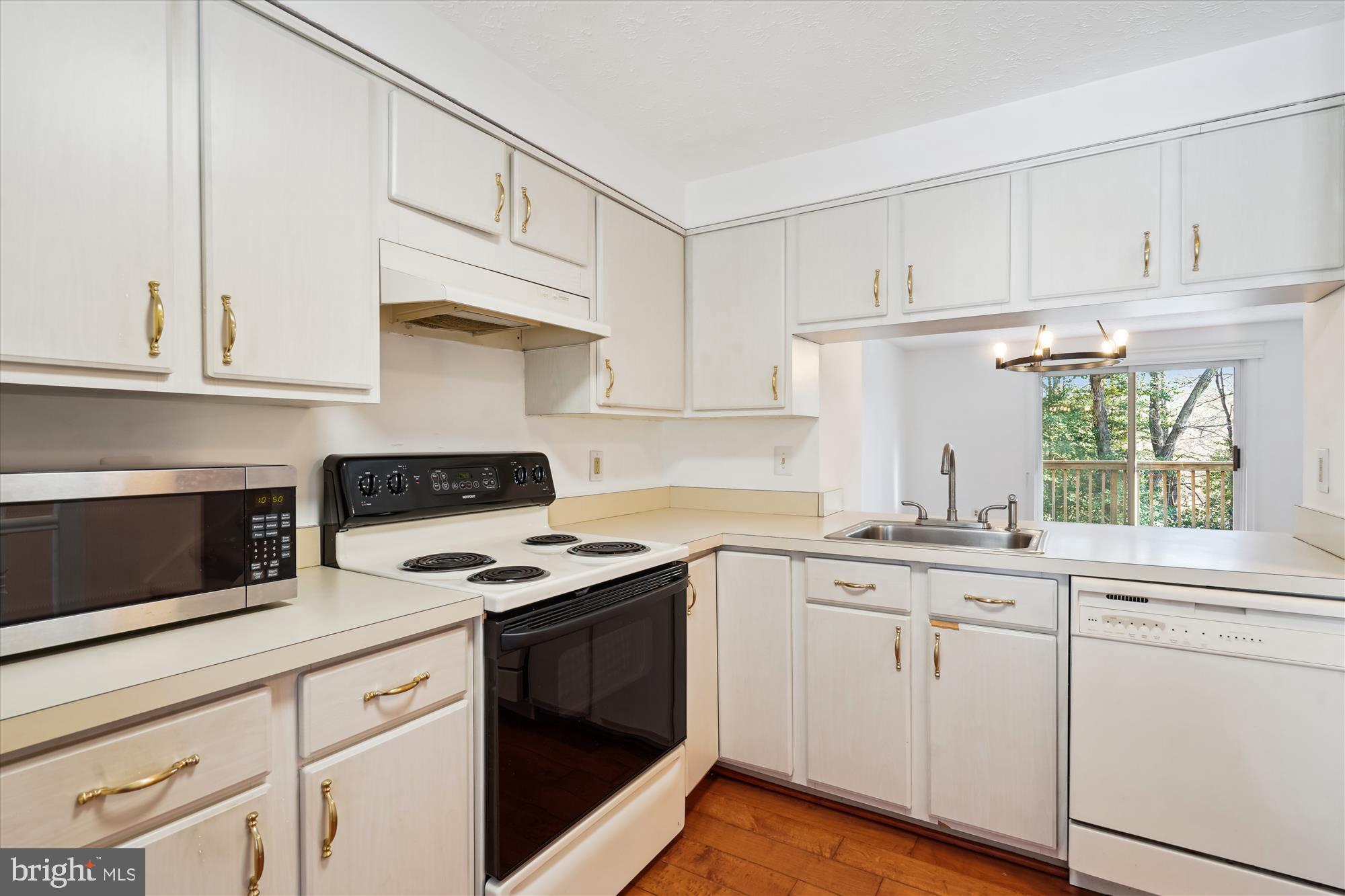 1919 Belmont Ridge Court Reston, VA 20191 - Photo 4 of 17