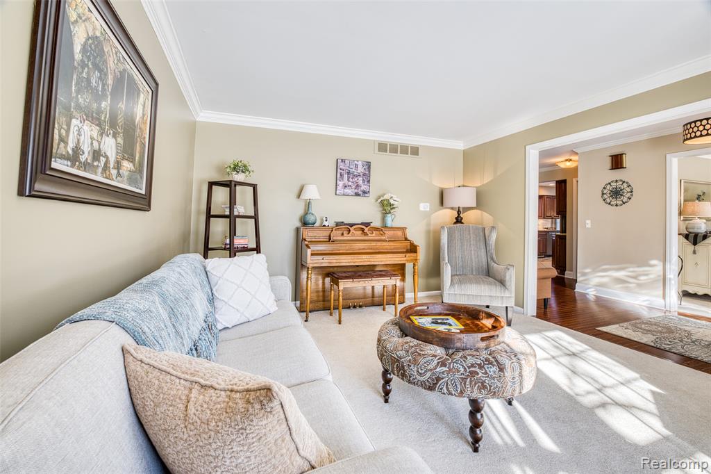 42134 Waterfall Road Northville, MI 48168 - Photo 18 of 47 Gallery Image 18