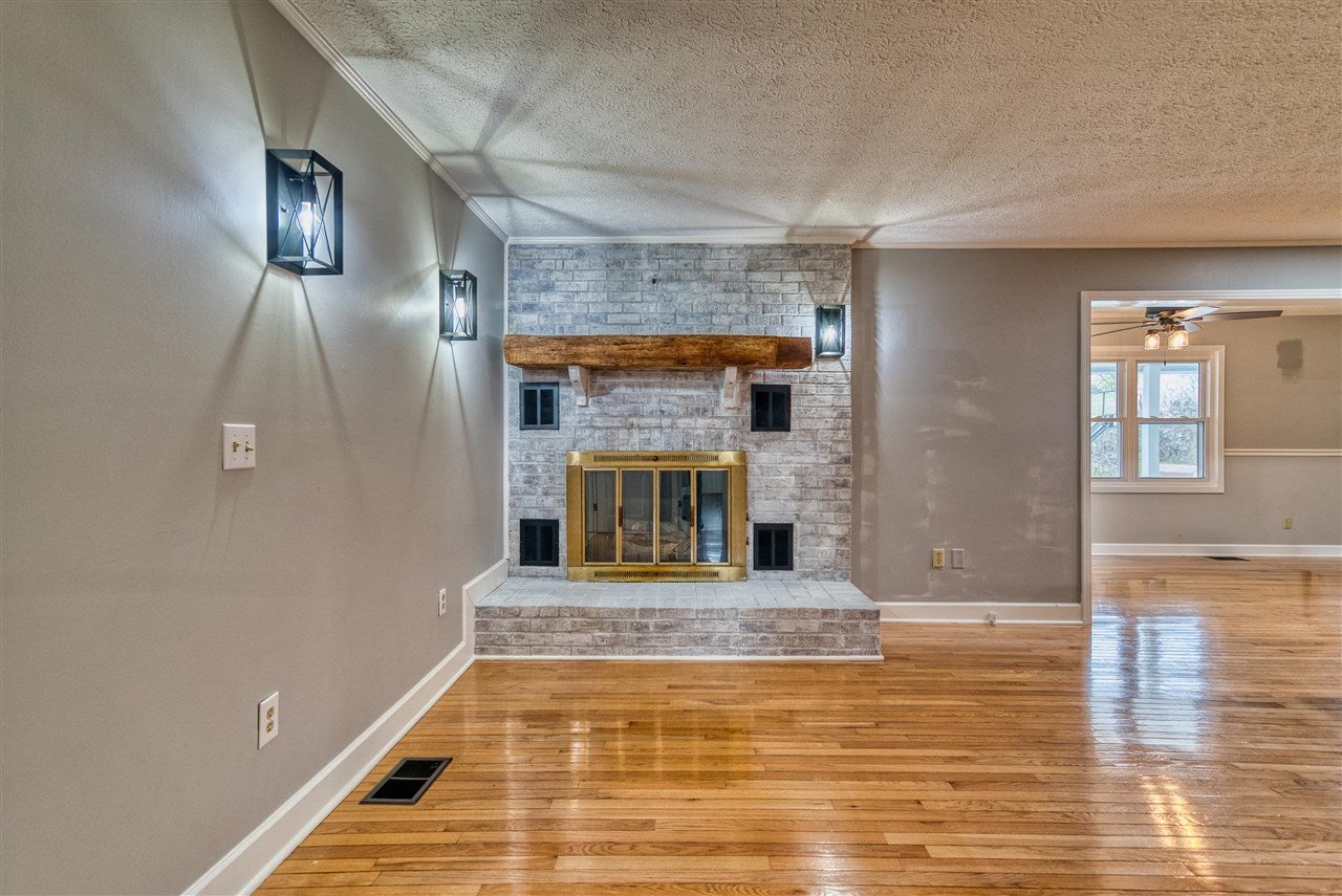 207 Highland Lick Road Russellville, KY 42276 - Photo 4 of 62