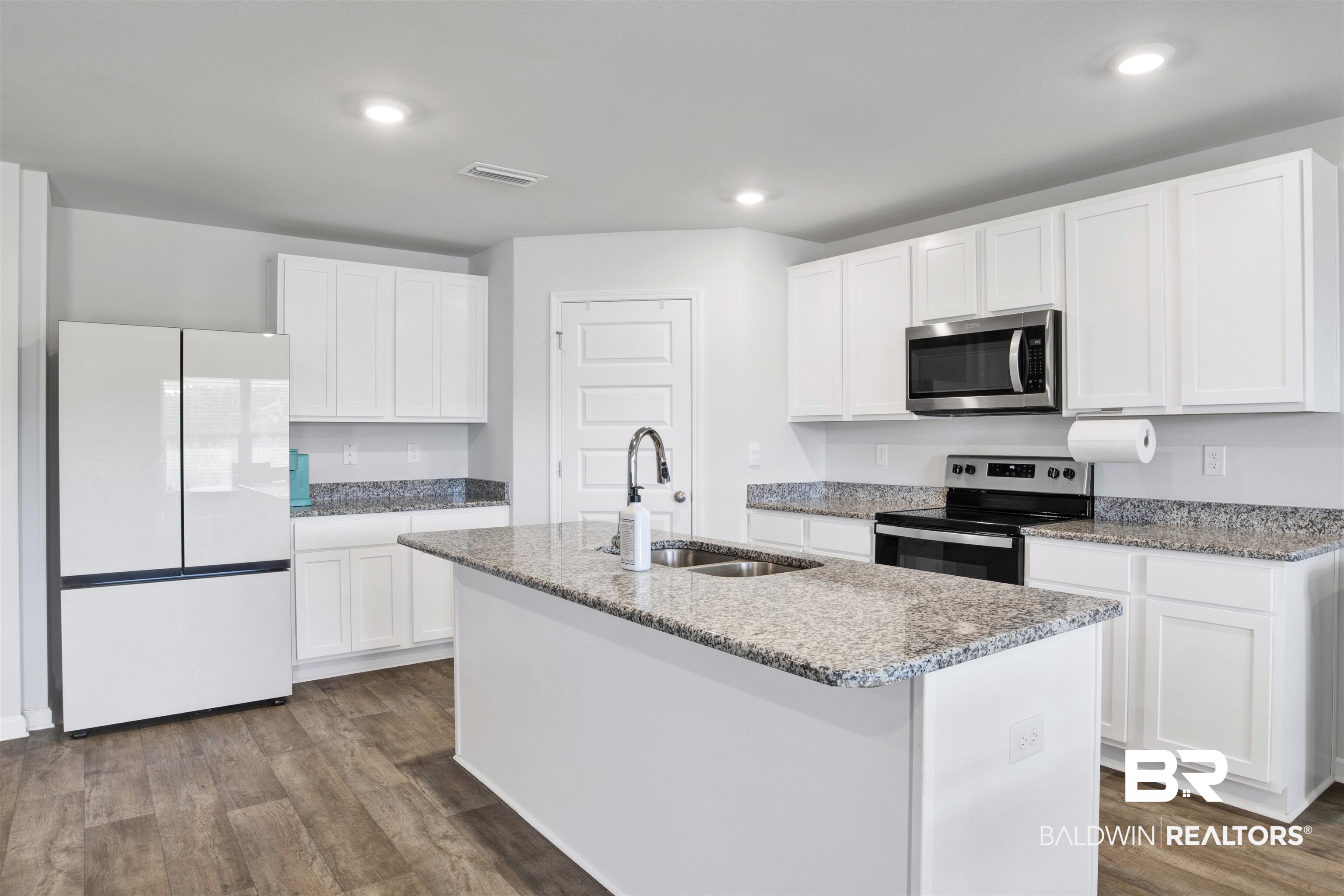 23632 Unbridled Loop Daphne, AL 36526 - Photo 7 of 28 Kitchen