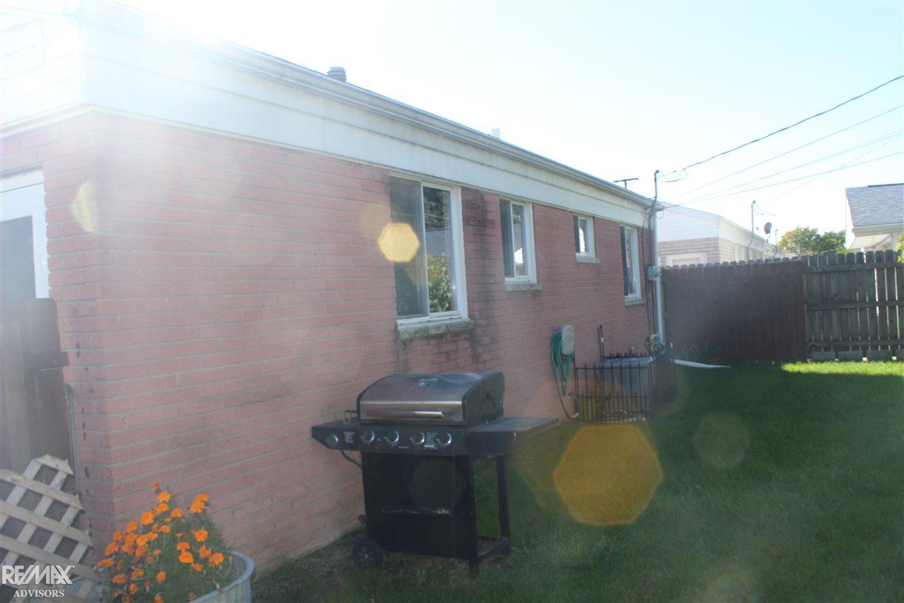 11329 Toepfer Road Warren, MI 48089 - Photo 4 of 20 31363154-3.JPG