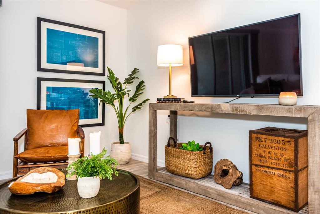 215 Lewis Circle, Unit 111 Punta Gorda, FL 33950 - Photo 10 of 43 a vase of flowers sitting on a table