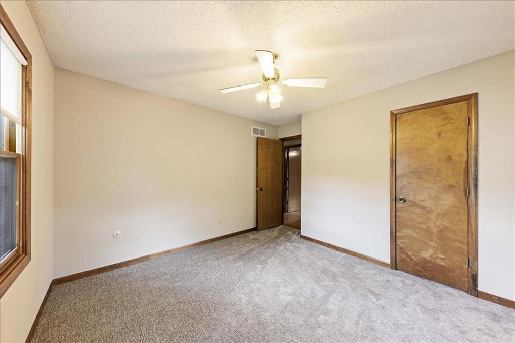 617 West Walnut Street Raymore, MO 64083 - Photo 16 of 25