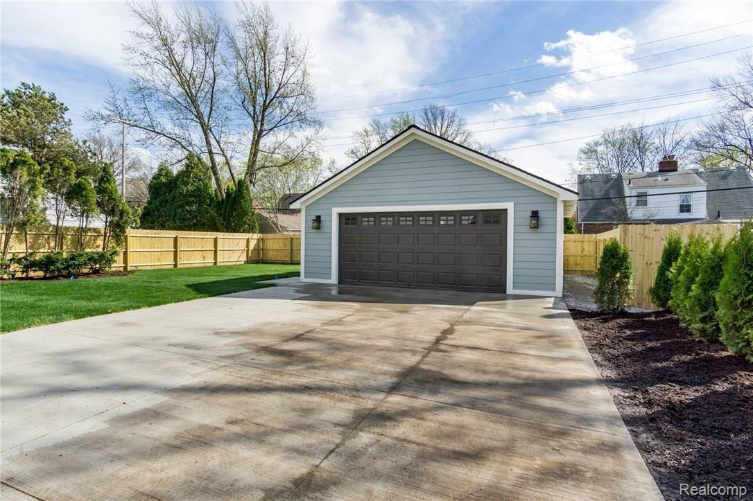 339 Lothrop Road Grosse Pointe, MI 48236 - Photo 28 of 31 339-Lothrop-Rd-28.jpg