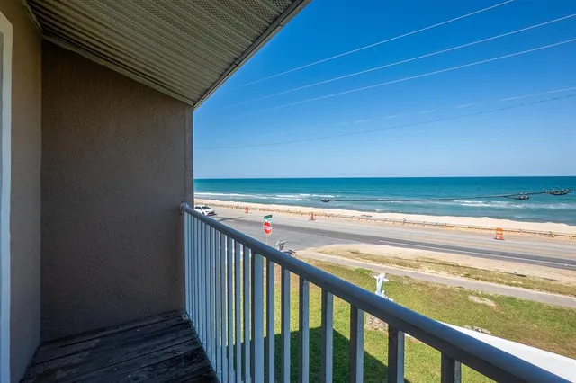 $389,000 | 2898 Ocean Shore Boulevard, Unit 401, Ormond Beach, FL 32176