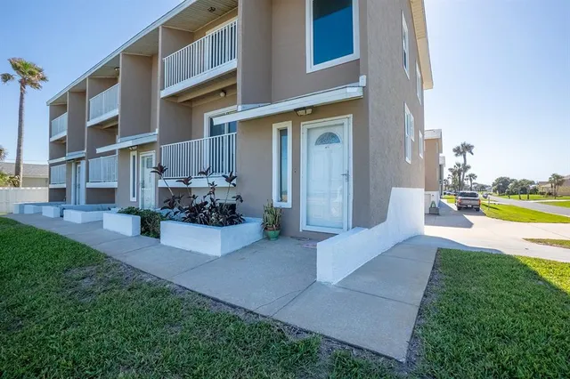 $389,000 | 2898 Ocean Shore Boulevard, Unit 401, Ormond Beach, FL 32176