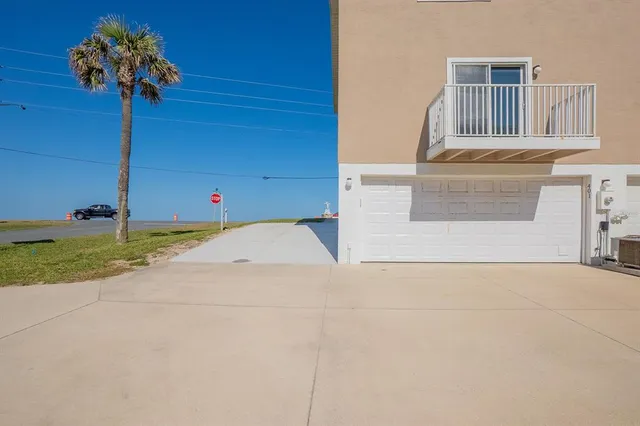 $389,000 | 2898 Ocean Shore Boulevard, Unit 401, Ormond Beach, FL 32176