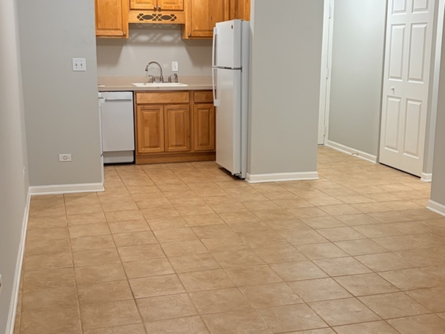 310 Lathrop Avenue, Unit 307 Forest Park, IL 60130 - Photo 26 of 41 a view of a storage & utility room with washer and dryer