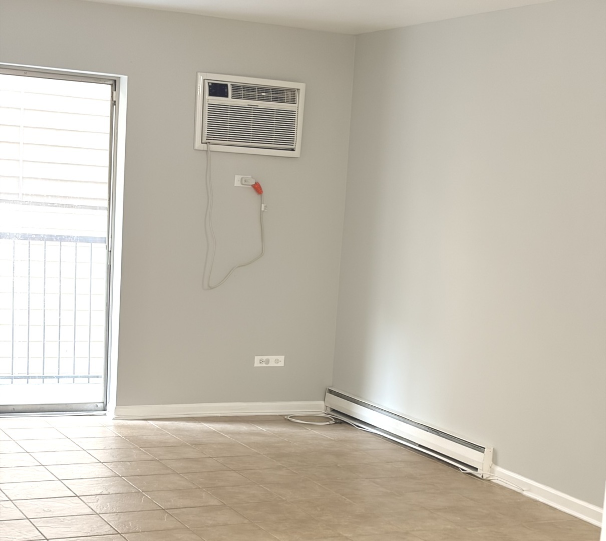 310 Lathrop Avenue, Unit 307 Forest Park, IL 60130 - Photo 32 of 41 an empty room with a workbench
