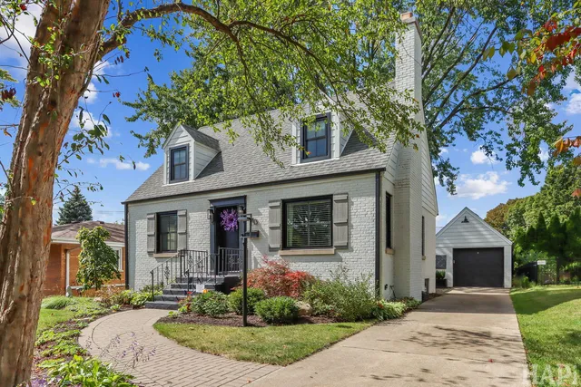 $462,000 | 243 South Evanslawn Avenue, Aurora, IL 60506