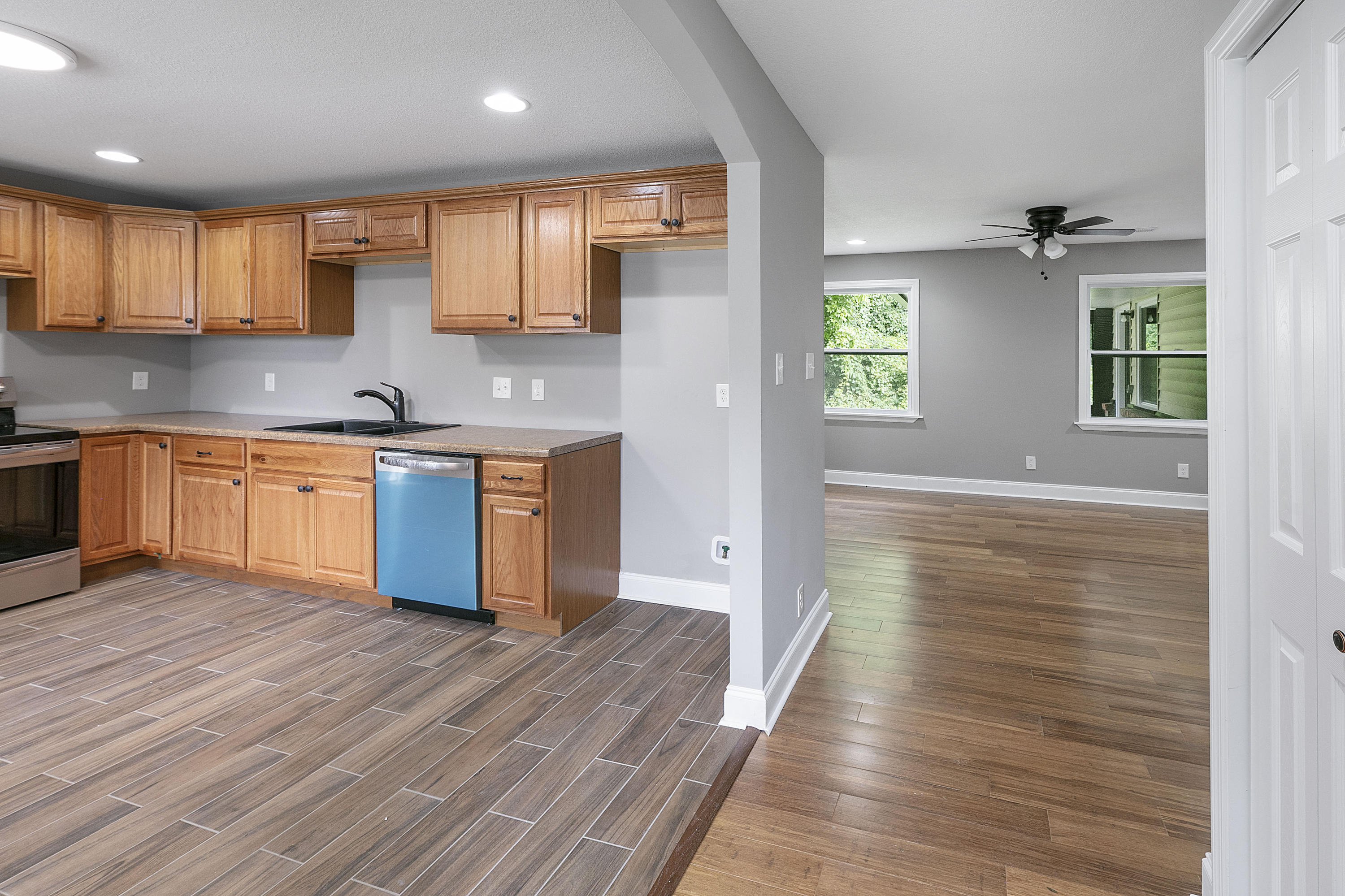 112 Amherst Lane Oak Ridge, TN 37830 - Photo 3 of 18 1L9A8574