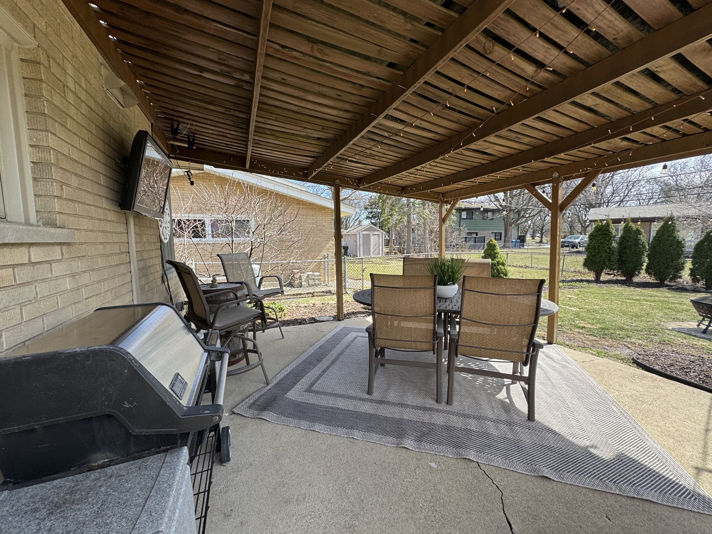 5 East Sunset Road Mount Prospect, IL 60056 - Photo 32 of 46 a view of a patio with table and chairs