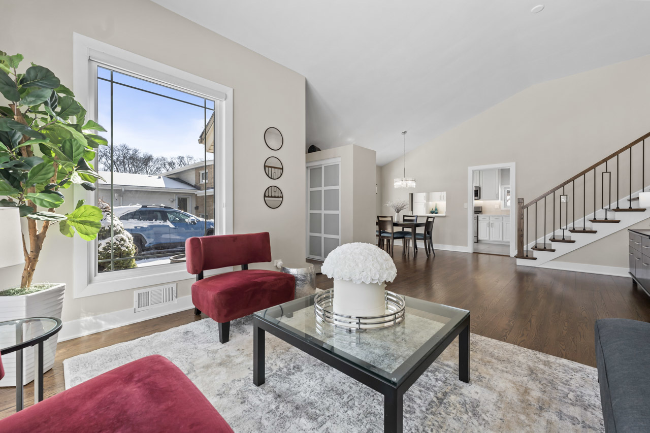 5 East Sunset Road Mount Prospect, IL 60056 - Photo 8 of 46 a living room with furniture and a potted plant