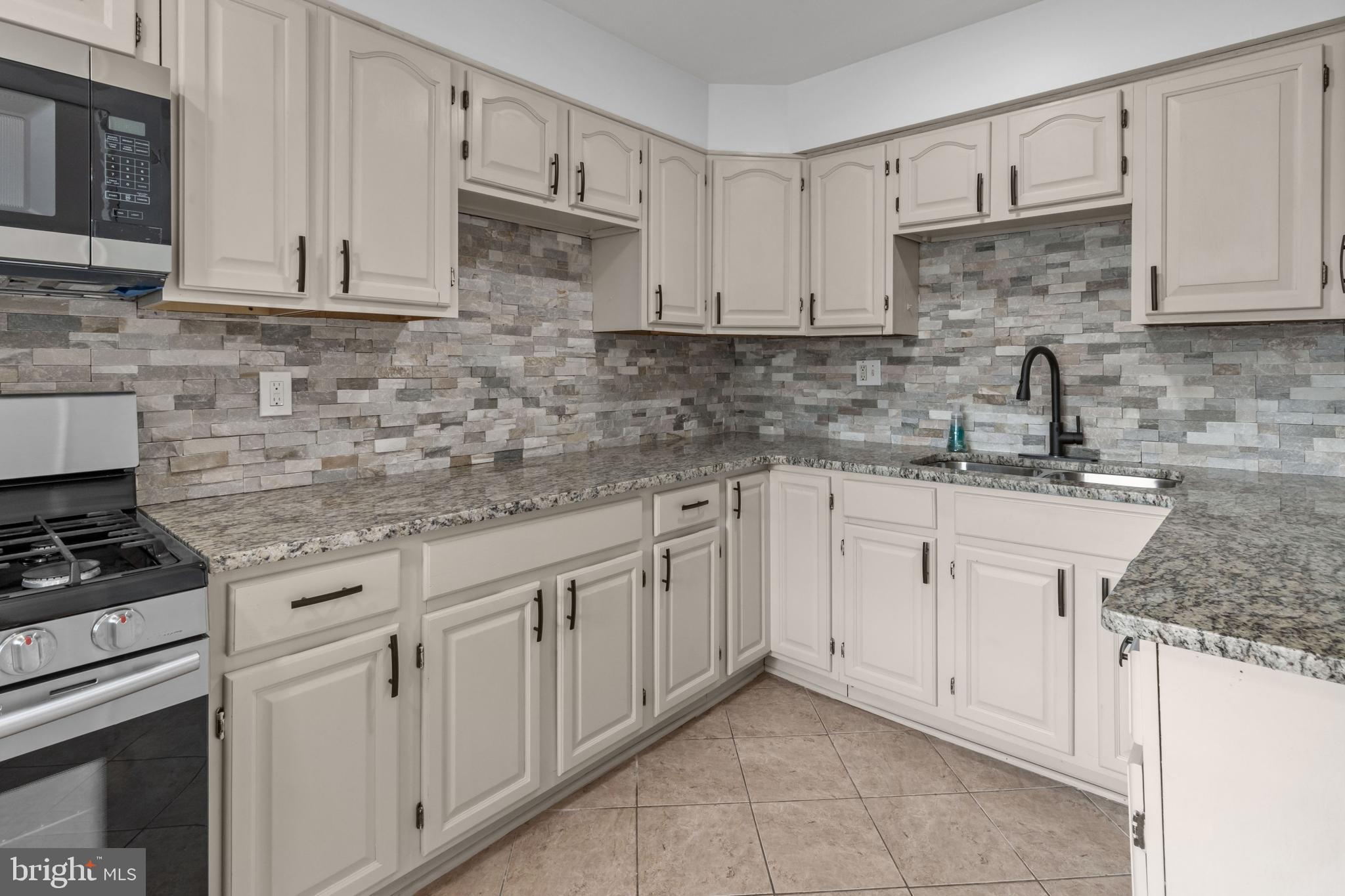 10833 Rayland Road Philadelphia, PA 19154 - Photo 12 of 31 Gallery Image 12