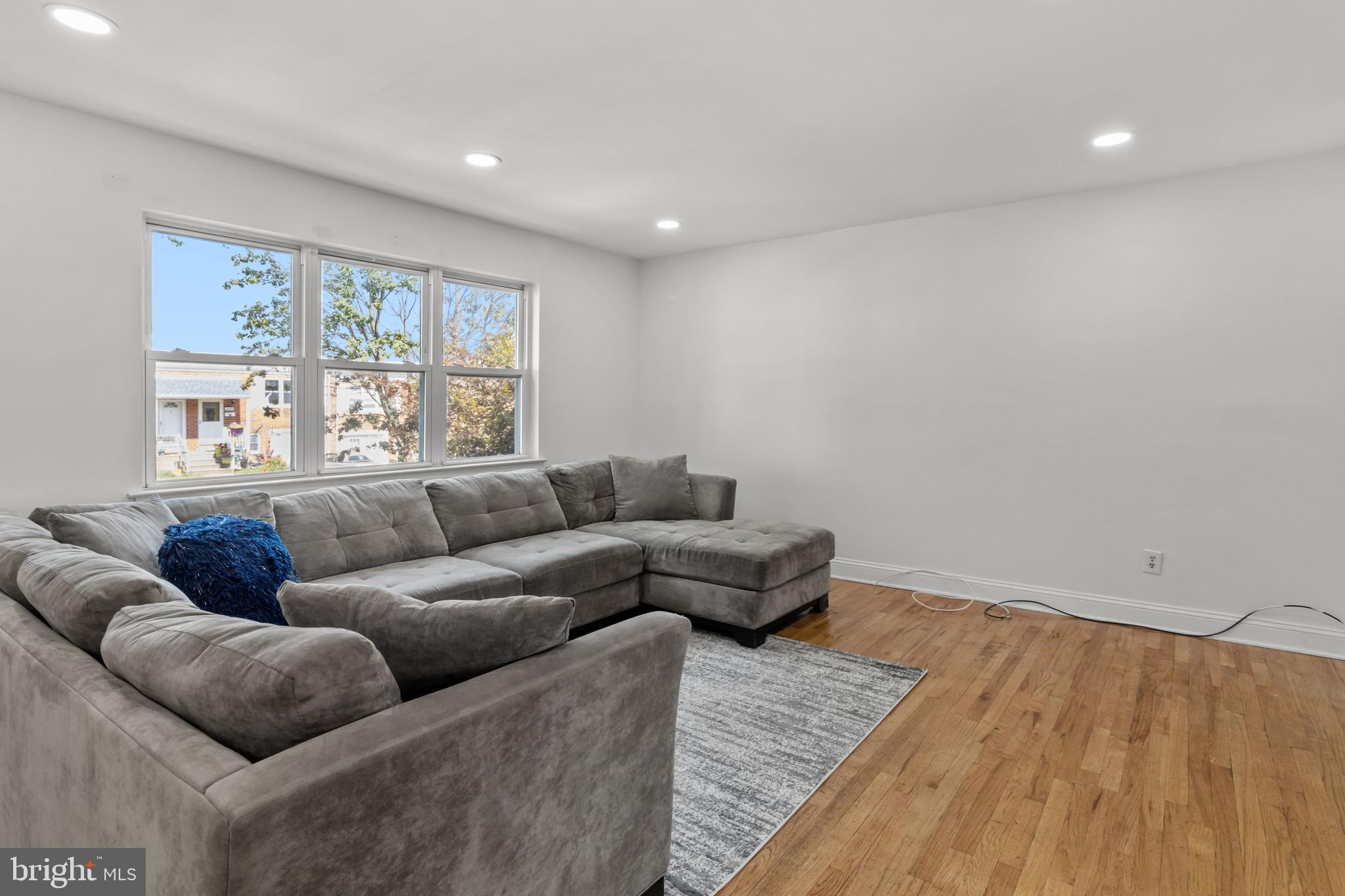 10833 Rayland Road Philadelphia, PA 19154 - Photo 5 of 31 Gallery Image 5