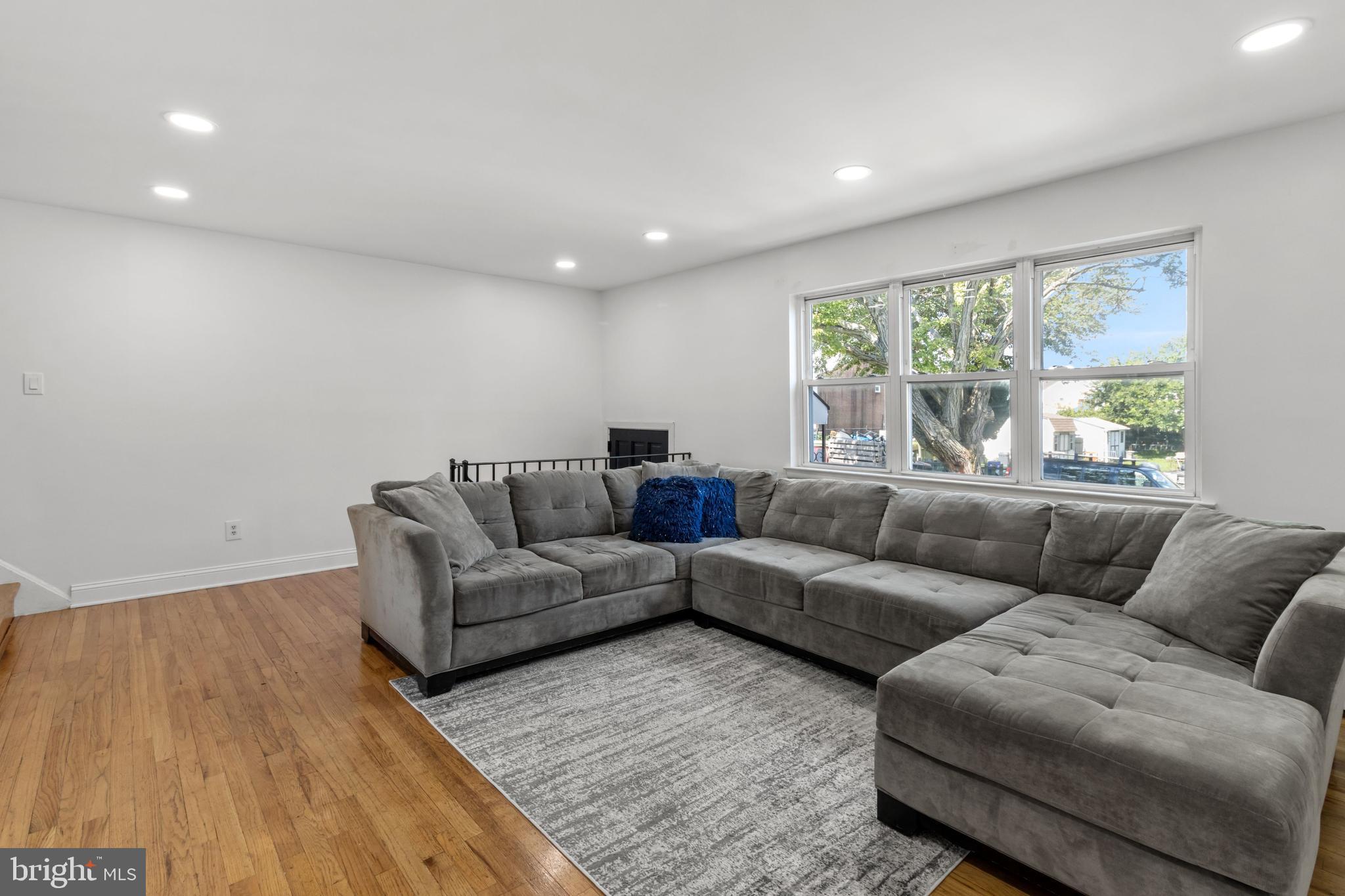 10833 Rayland Road Philadelphia, PA 19154 - Photo 7 of 31 Gallery Image 7