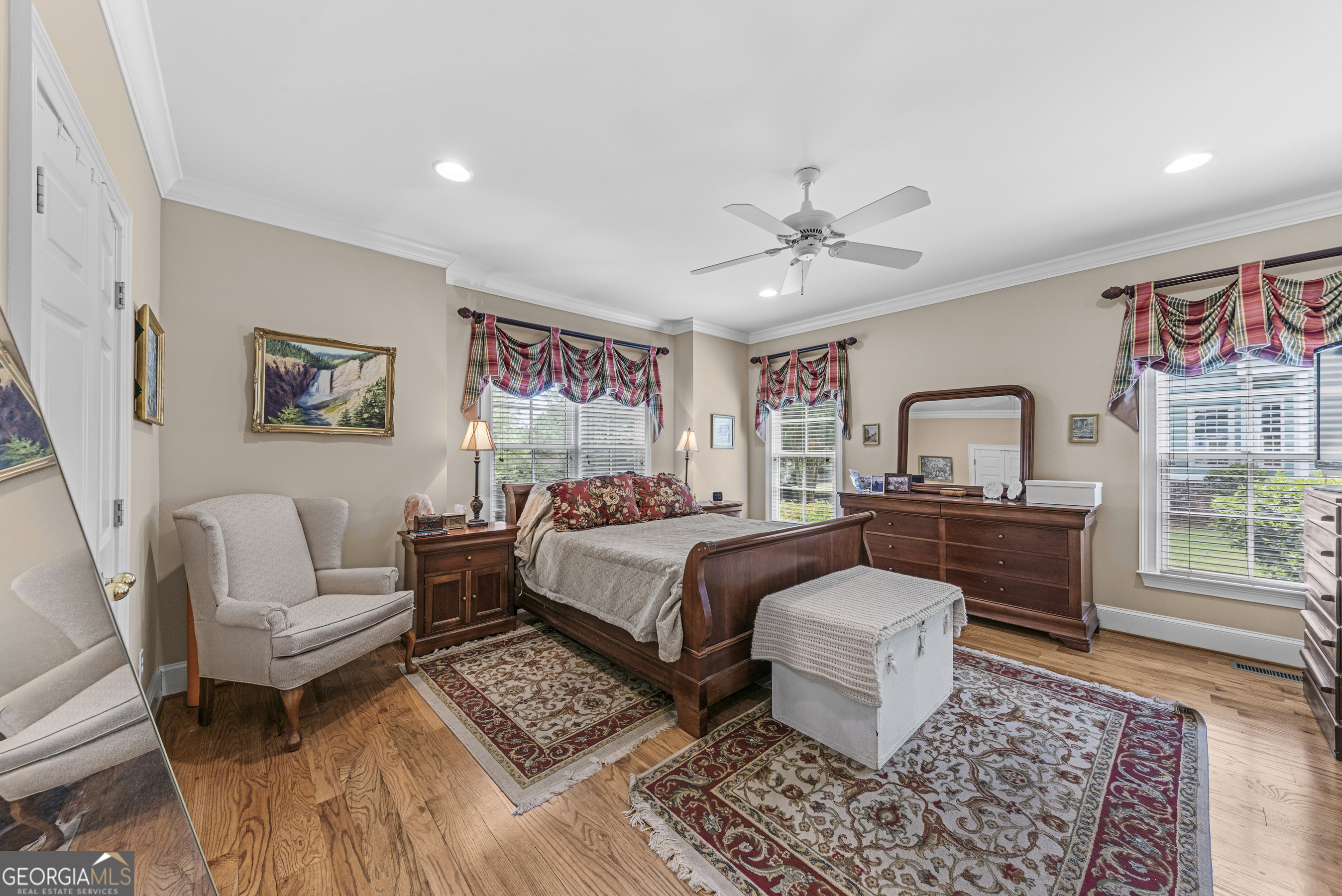 524 Hillside Road Madison, GA 30650 - Photo 25 of 54 a living room with furniture and a rug