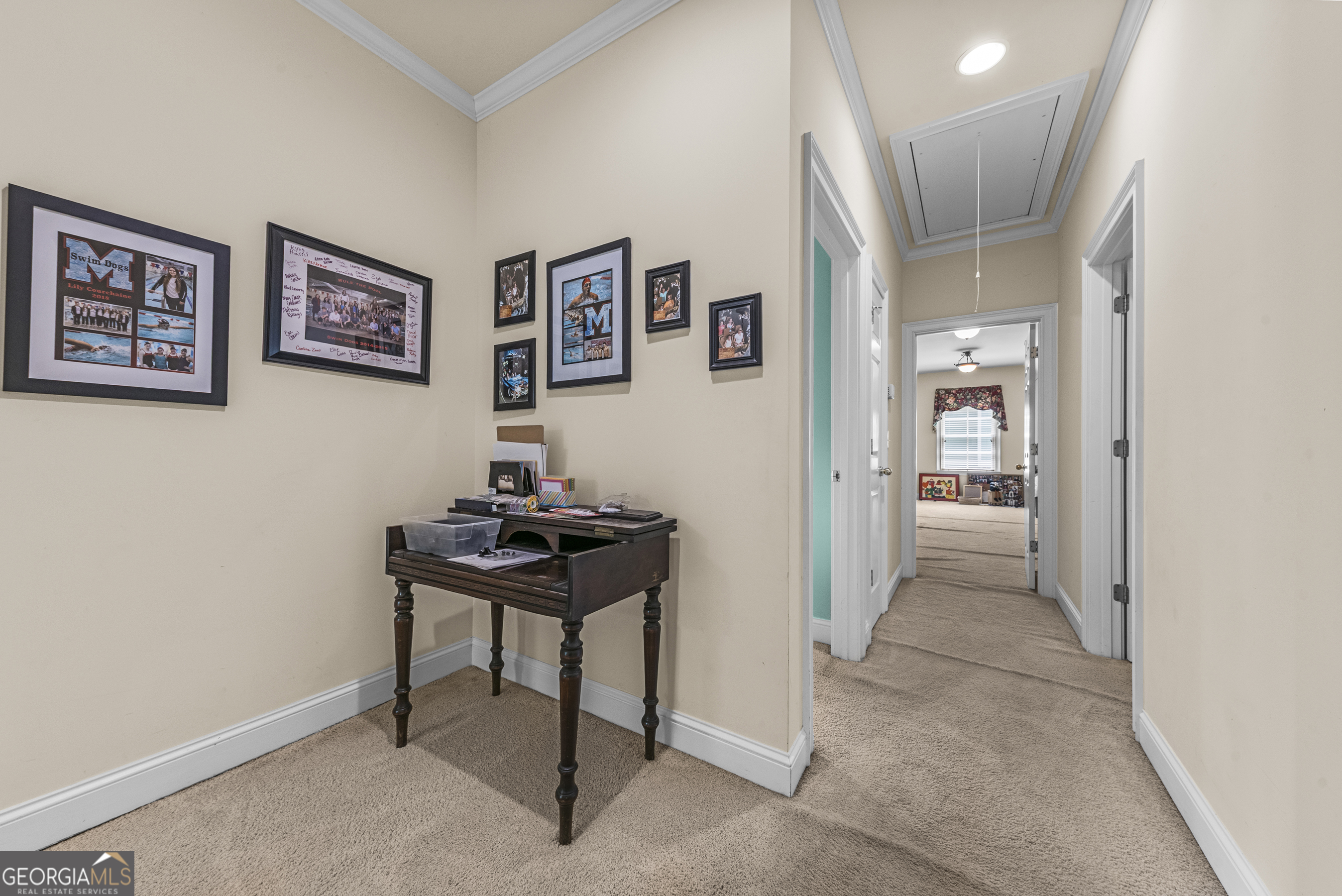 524 Hillside Road Madison, GA 30650 - Photo 33 of 54 a view of a hallway with a workspace