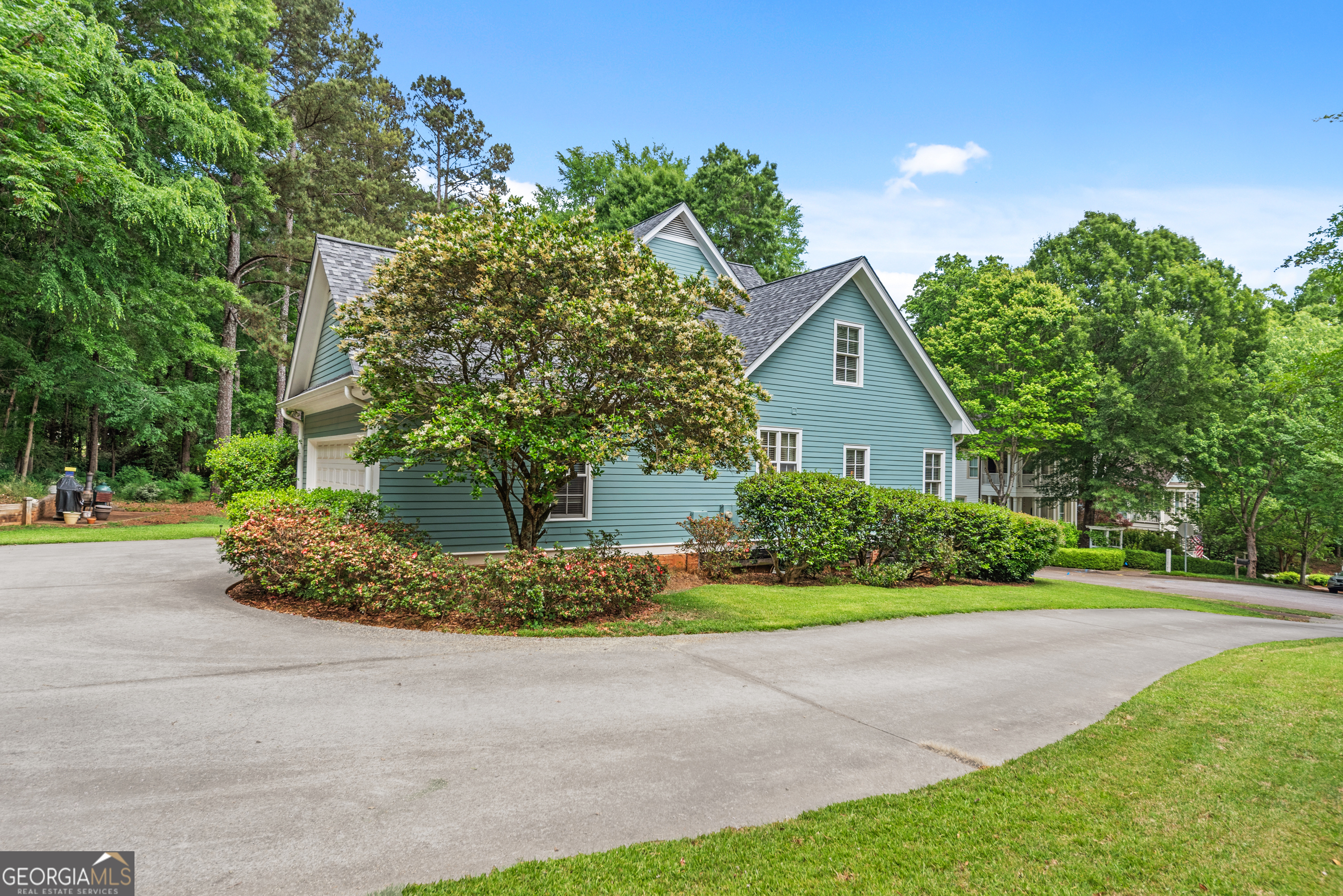 524 Hillside Road Madison, GA 30650 - Photo 45 of 54 a front view of a house with a yard and a garage