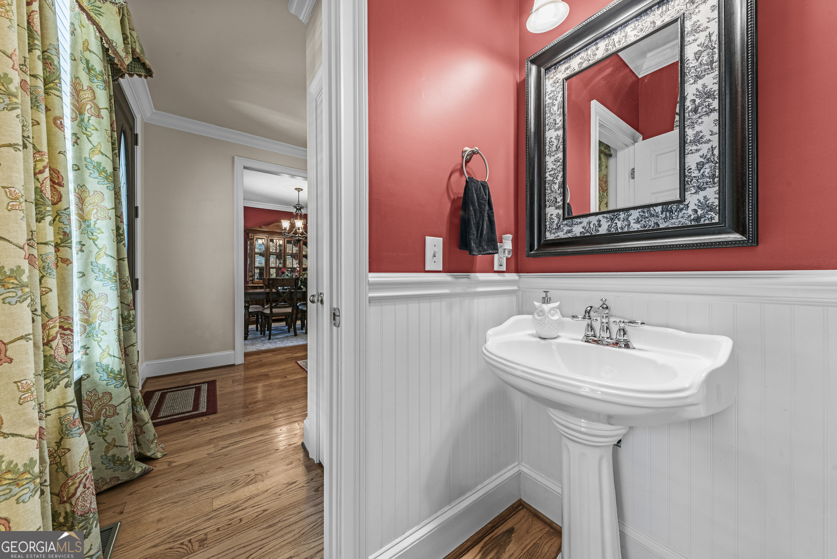524 Hillside Road Madison, GA 30650 - Photo 8 of 54 a bathroom with a sink and a mirror