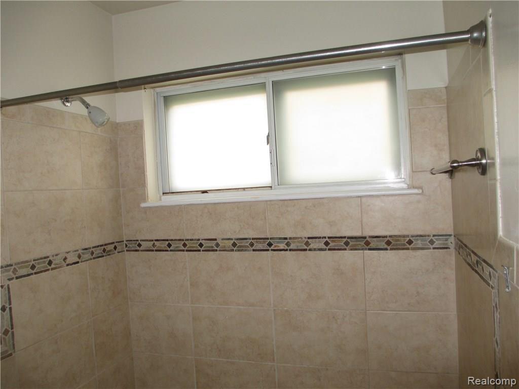 29565 Thomas Circle Circle Inkster, MI 48141 - Photo 7 of 11