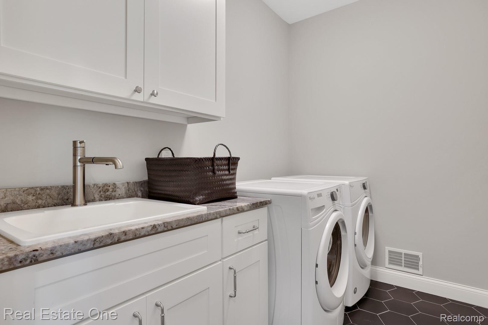 618 Robinson Drive Rochester, MI 48307 - Photo 25 of 47 AY2A1734.jpg