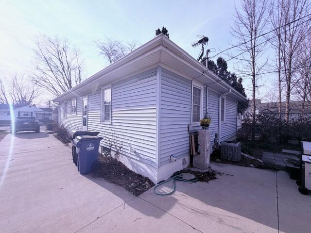 3339 6th Avenue Racine, WI 53402 - Photo 2 of 20 Side/rear view
